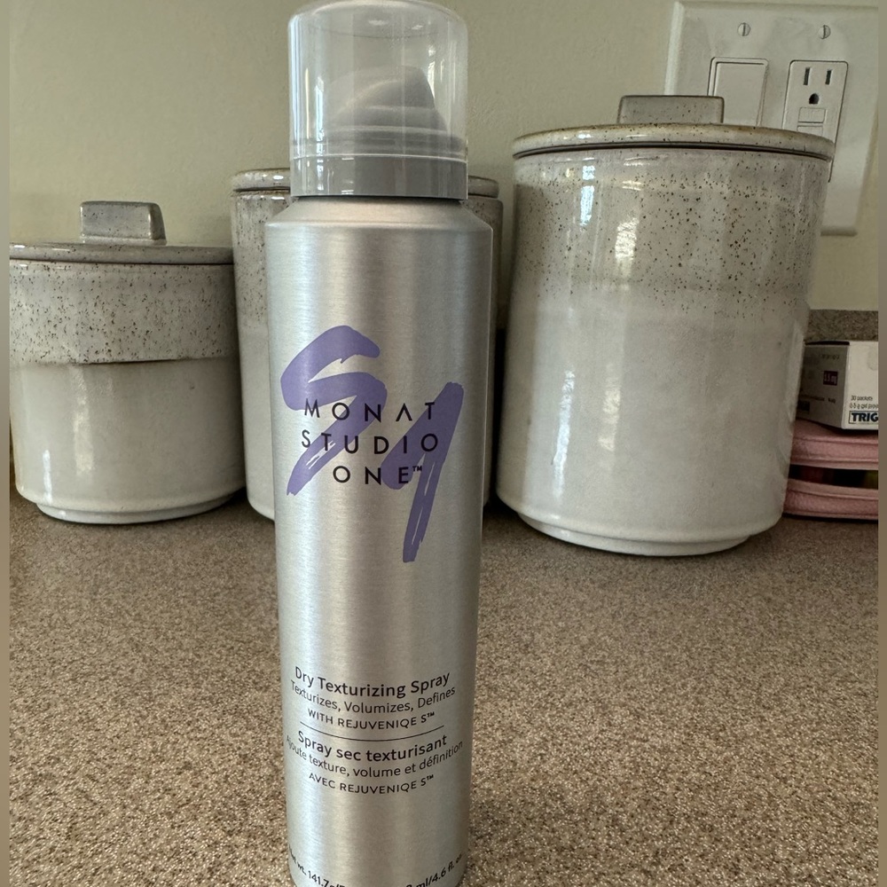 Monat Dry Texturizing Spray